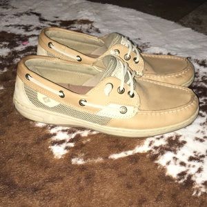 🔥CUTE WOMENS SPERRYS!!!!🔥